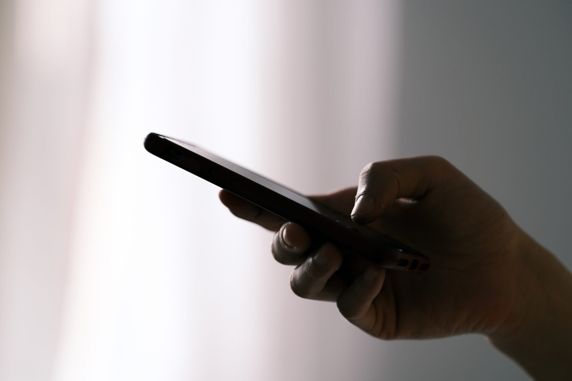 Autocorrect Leads to Police Raid, Assault