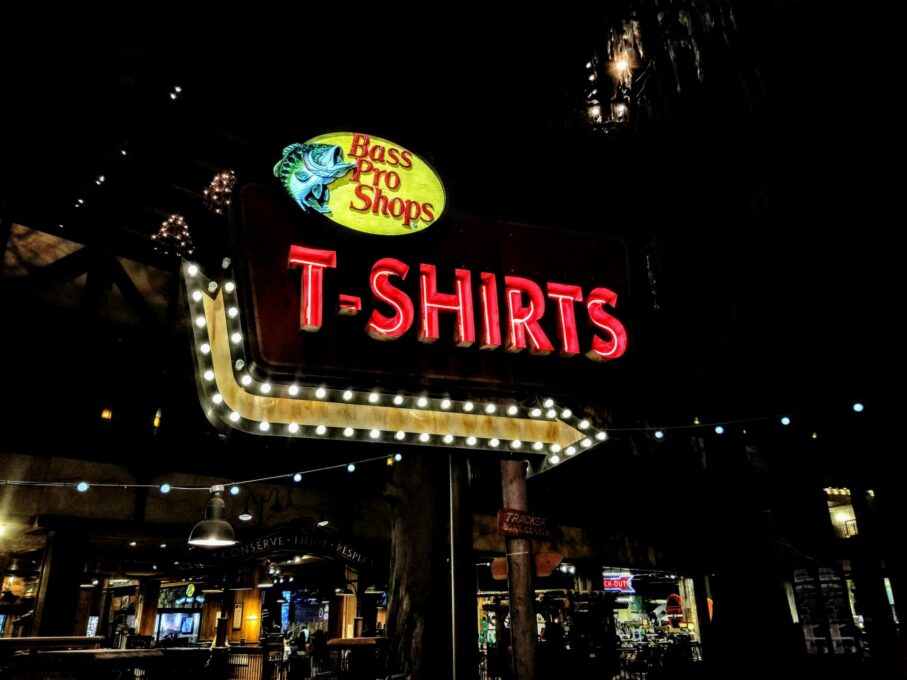 Man Does Naked Cannonball Into Bass Pro Fish Tank