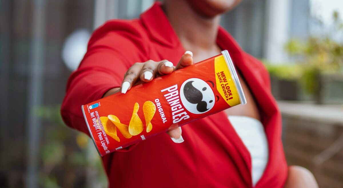 Man Robs Bank With Pringles