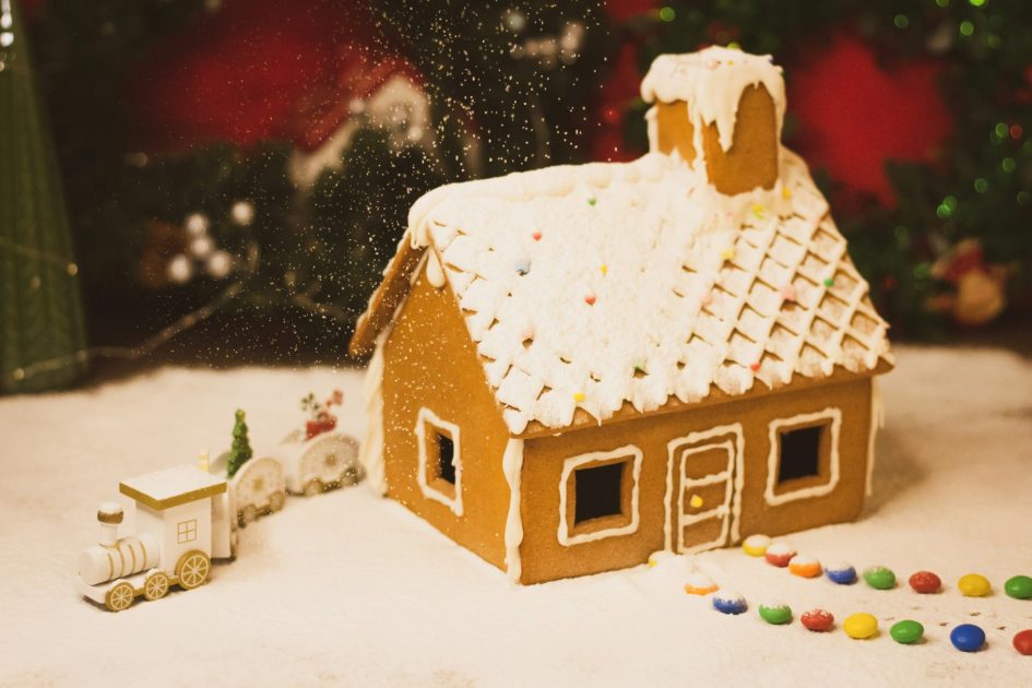 Joplin Museum Hosts Gingerbread House Contest